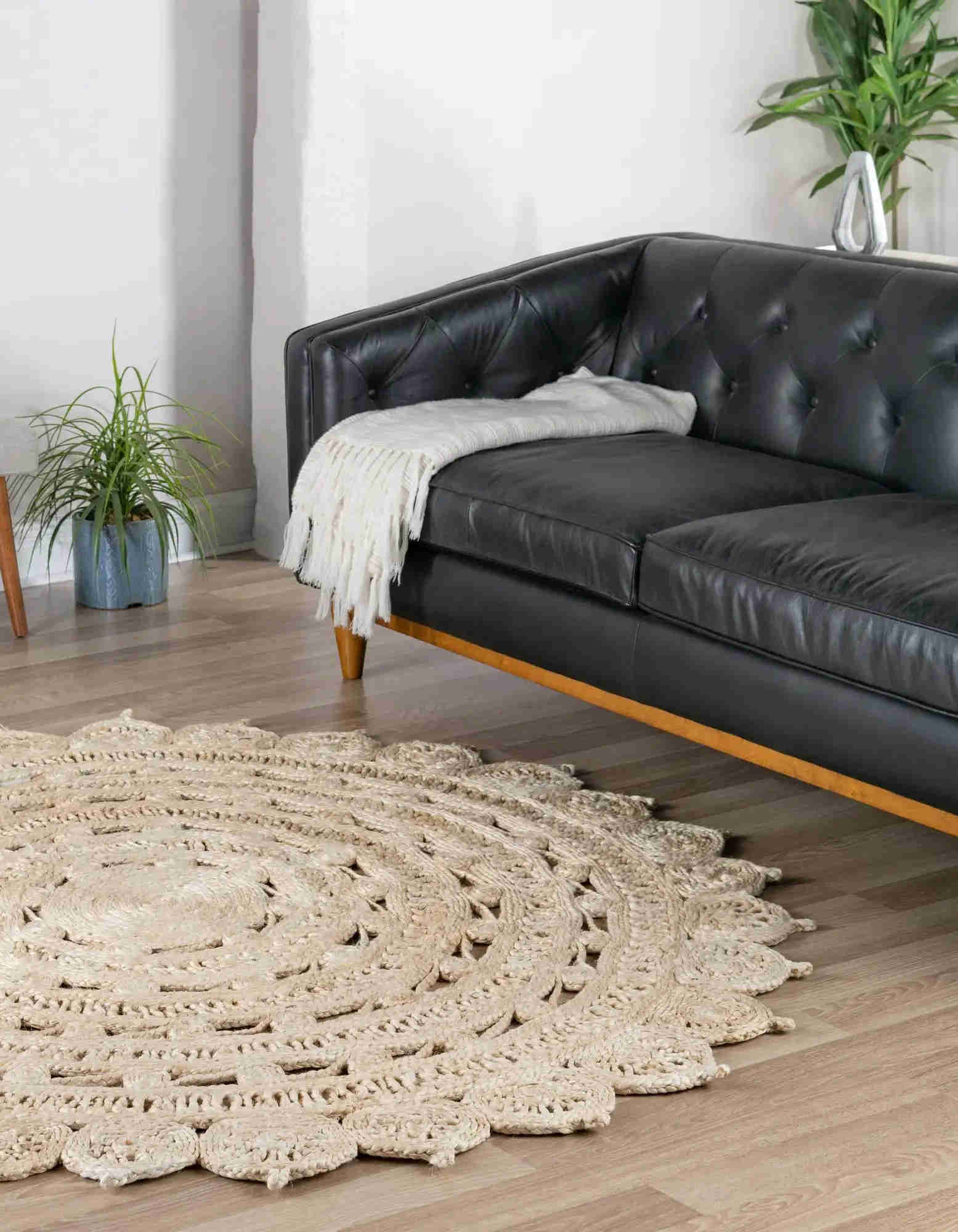 5' 1 x 5' 1 Hand Braided Jute Round Rug