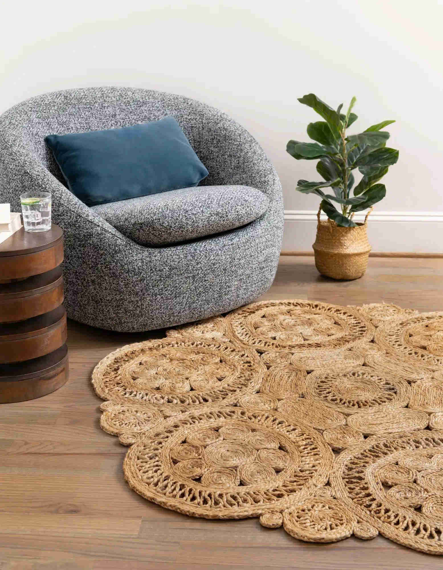 6' 1 x 6' 1 Hand Braided Jute Round Rug